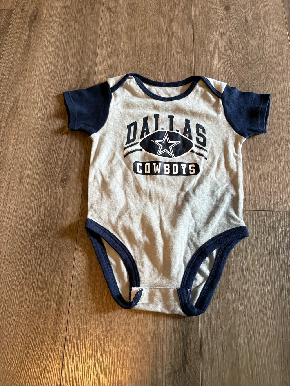 Team Apparel Dallas Cowboys Navy and White Baby Onsie size 18M new